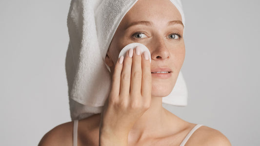 Latte Detergente Struccante di Cosmetic Line e i suoi Benefici Rigeneranti